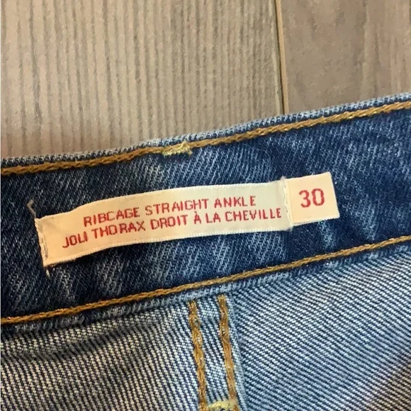 Women’s Ribcage Levi’s - Picture 2 of 3